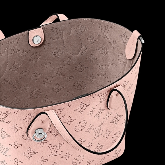 Louis Vuitton Blossom PM. 7.9 x 7.9 x 4.9 inches PINK - Picture 3 of 6